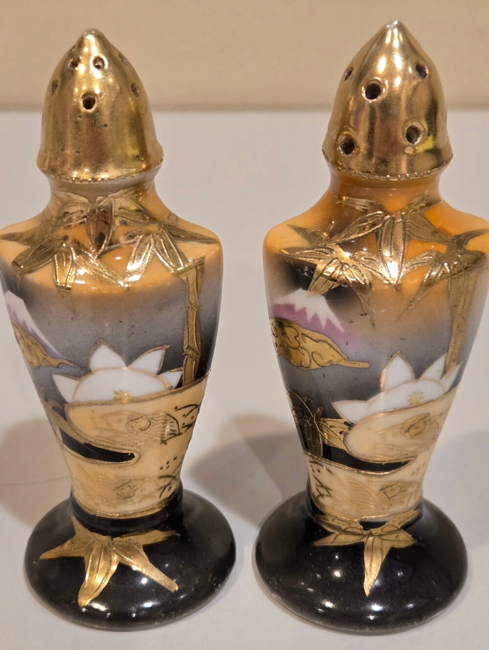 Hand Painted Japanese Antique Salt And Pepper Shaker Senic Countryside